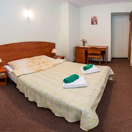 Gwarek Hotel Кудова-Здрой Екстериор снимка