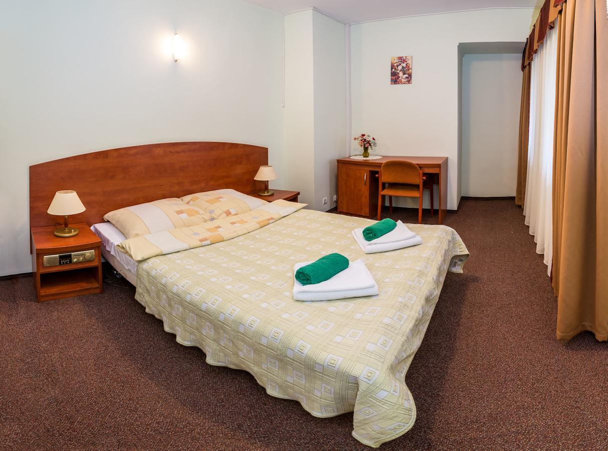 Gwarek Hotel Кудова-Здрой Екстериор снимка