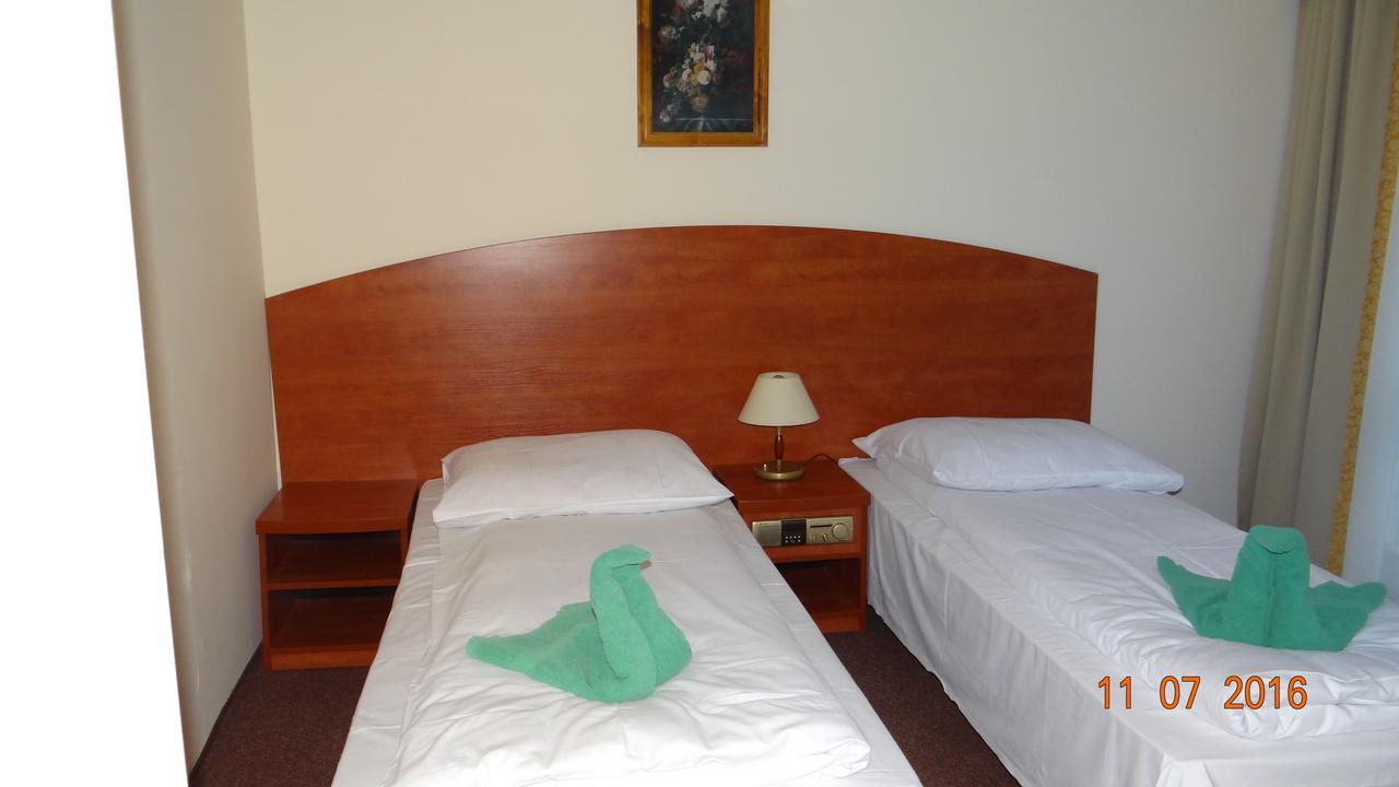 Gwarek Hotel Кудова-Здрой Екстериор снимка