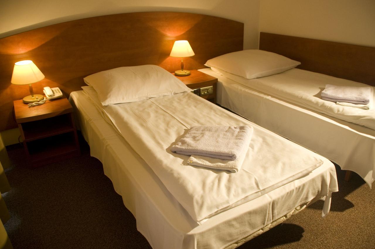 Gwarek Hotel Кудова-Здрой Екстериор снимка